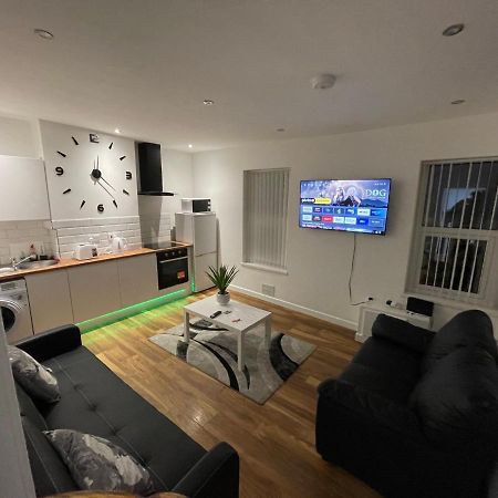 Central Serviced Apartments - Two Bedroom Apartment Кардіфф Екстер'єр фото