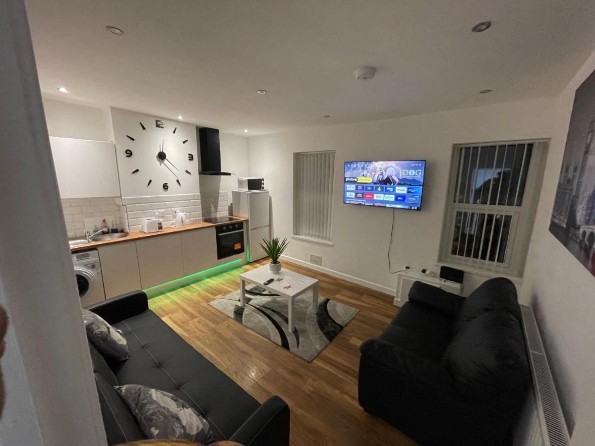Central Serviced Apartments - Two Bedroom Apartment Кардіфф Екстер'єр фото