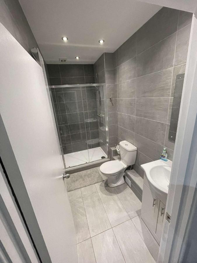 Central Serviced Apartments - Two Bedroom Apartment Кардіфф Екстер'єр фото